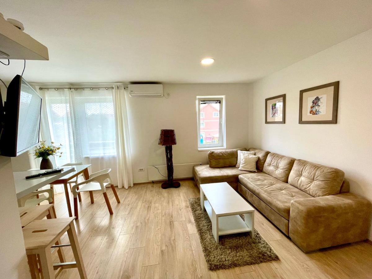 Cozy Apartments In Belgrade, Cukarica, Zeleznik, Free Parking And Wifi Экстерьер фото
