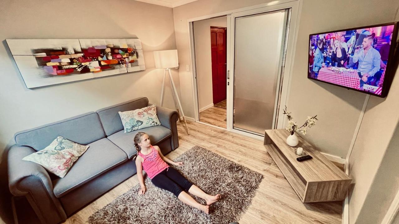 Cozy Apartments In Belgrade, Cukarica, Zeleznik, Free Parking And Wifi Номер фото